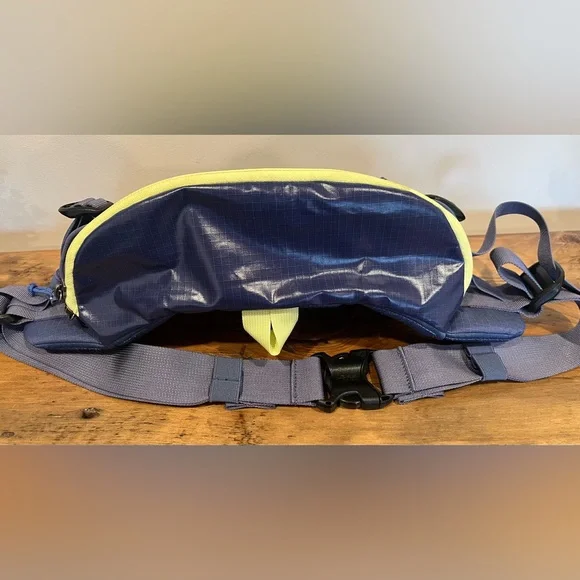 Patagonia black hole 5 L waist/hip pack – glossy rare discontinued style - Picture 2 of 7